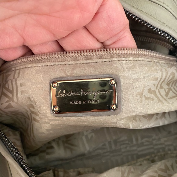 Salvatore Ferragamo handbag gorgeous. Taupe color - Picture 11 of 13